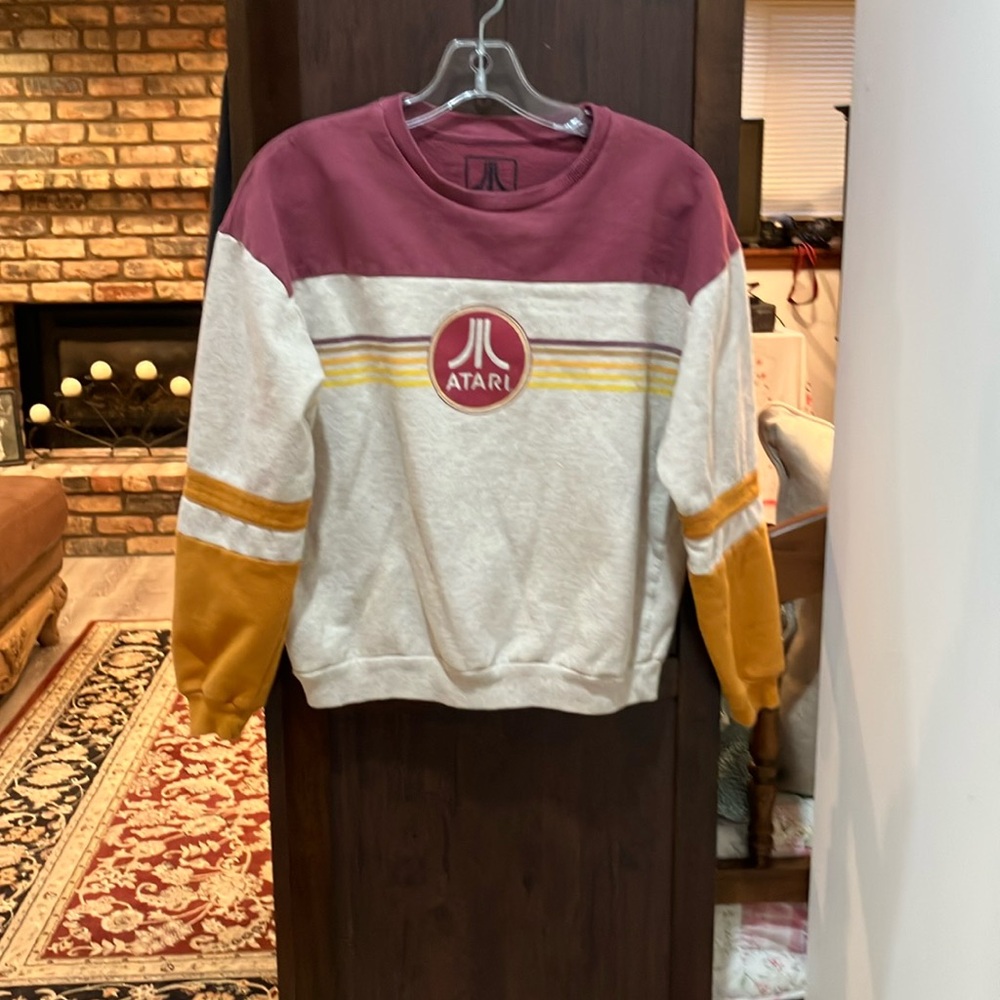Women’s medium Atari long sleeve vintage sweatshirt